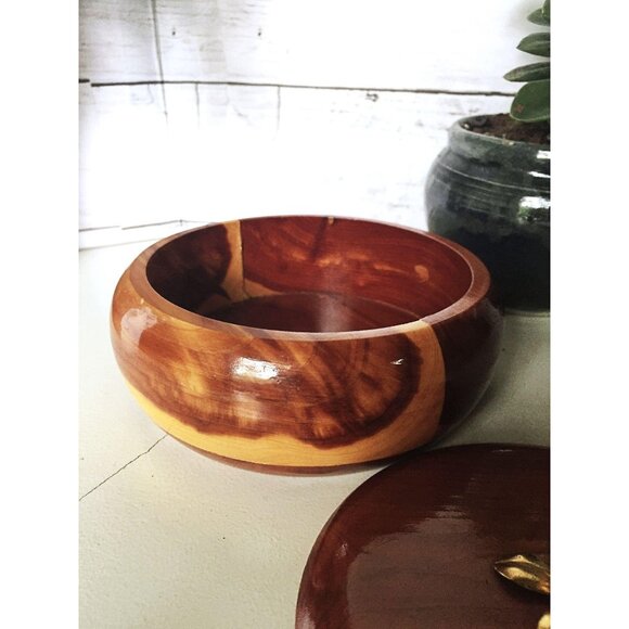 Handcrafted Cedar Wood Bowl With Brass Flower Lid From Badlands Natl Monument - Picture 5 of 11